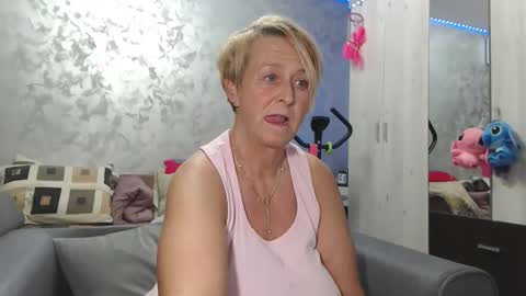 Snapshot of roses_and_lillies chatting on 05/15/26, 05:20 Lovepinklilly online show from 05/15/26, 05:20