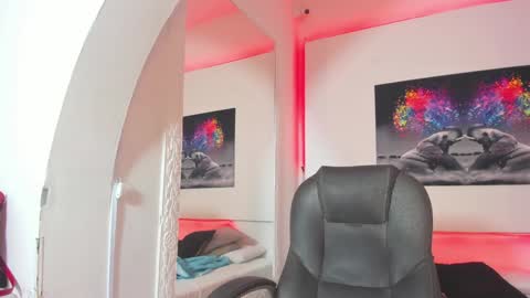 Snapshot of rosi_cooper chatting on 02/04/25, 10:43 rosi_cooper online show from 02/04/25, 10:43