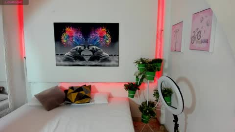 Snapshot of rosi_cooper chatting on 02/25/25, 10:47 rosi_cooper online show from 02/25/25, 10:47