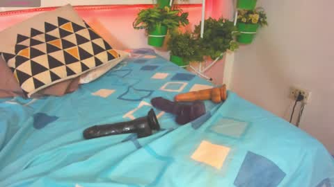 Snapshot of rosi_cooper chatting on 03/05/25, 02:12 rosi_cooper online show from 03/05/25, 02:12