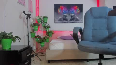 Snapshot of rosi_cooper chatting on 10/04/25, 10:46 rosi_cooper online show from 10/04/25, 10:46