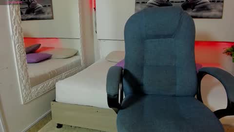 Snapshot of rosi_cooper chatting on 10/18/25, 11:00 rosi_cooper online show from 10/18/25, 11:00