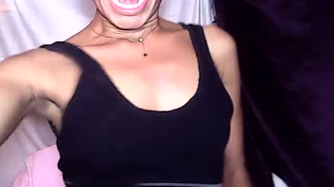 Snapshot of rosie6601 chatting on 07/16/26, 05:08 rosie6601 online show from 07/16/26, 05:08