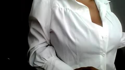 Snapshot of rossanalionheart chatting on 05/18/26, 12:44 Rossana online show from 05/18/26, 12:44