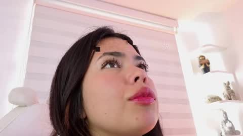 Snapshot of rosse_amyy chatting on 05/18/26, 07:09 online show from 05/18/26, 07:09