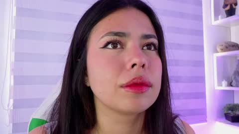 Snapshot of rosse_amyy chatting on 06/05/26, 06:13 online show from 06/05/26, 06:13