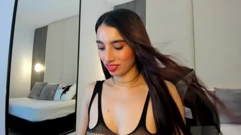 Snapshot of rosse_her chatting on 07/14/26, 06:02 R O S S E online show from 07/14/26, 06:02