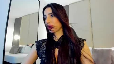Snapshot of rosse_her chatting on 07/20/26, 05:59 R O S S E online show from 07/20/26, 05:59