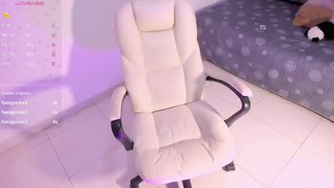 rosse_taylorx1 online show from 04/17/26, 07:06