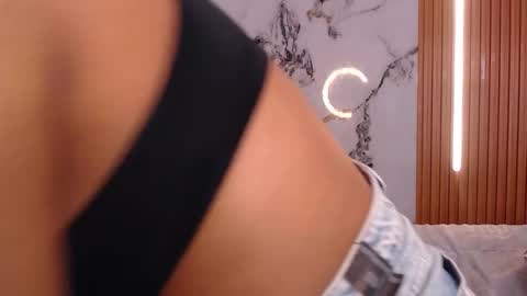 Rossi Hill online show from 01/05/26, 08:01