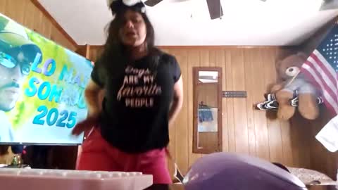 Snapshot of rosvelly8 chatting on 10/14/25, 04:08 rosvelly8 online show from 10/14/25, 04:08