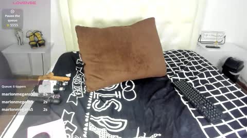 Snapshot of rouse_sexy_hotxx77 chatting on 10/26/25, 01:22 rouse_sexy_hotxx77 online show from 10/26/25, 01:22