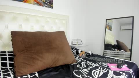 Snapshot of rouse_sexy_hotxx77 chatting on 11/09/25, 01:26 rouse_sexy_hotxx77 online show from 11/09/25, 01:26