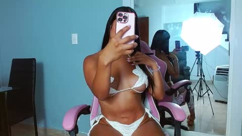 Snapshot of rousebonnett chatting on 02/01/25, 11:48 ROUSE  online show from 02/01/25, 11:48