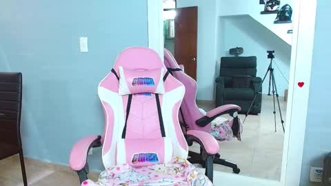 Snapshot of rousebonnett chatting on 02/12/25, 03:27 ROUSE  online show from 02/12/25, 03:27