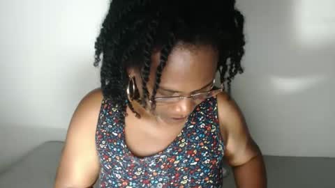 luxa online show from 03/06/25, 01:05