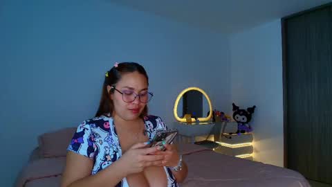 Snapshot of rousrossell_4 chatting on 05/15/26, 05:47 Call me Rous online show from 05/15/26, 05:47