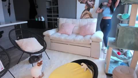 Rouss marie henao  online show from 09/17/25, 10:22