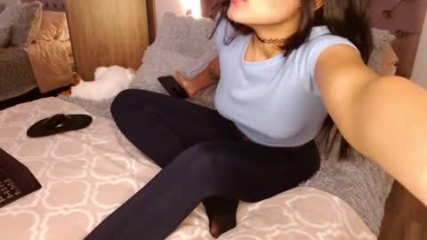 Rouss marie henao  online show from 10/11/25, 09:41