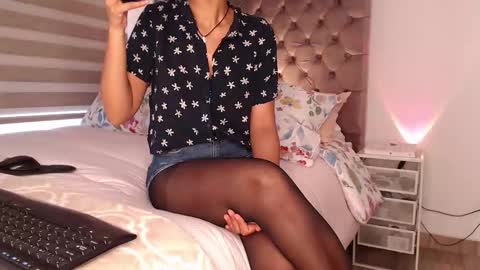 Rouss marie henao  online show from 11/30/25, 01:37