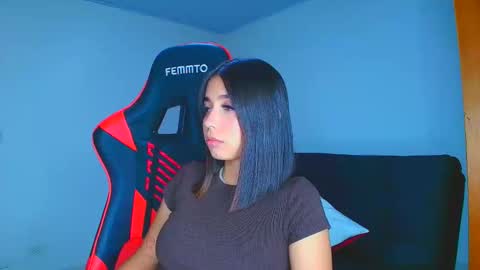 rousse_violet online show from 12/15/25, 01:54