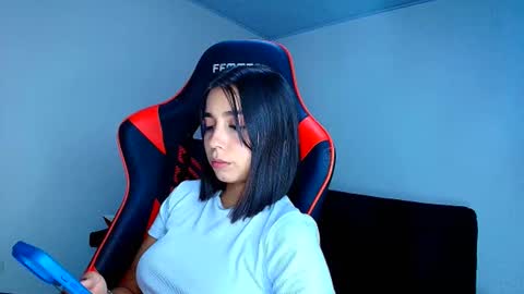 rousse_violet online show from 04/20/26, 12:13