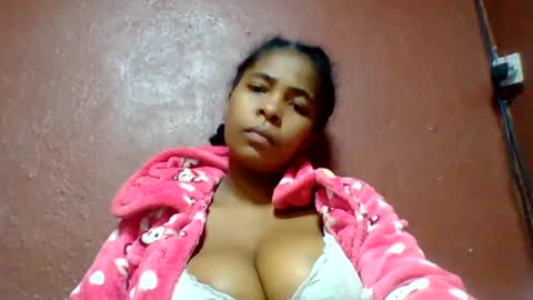 Snapshot of rovaelyah chatting on 06/13/26, 01:20 rovaelyah online show from 06/13/26, 01:20