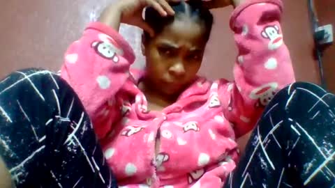 Snapshot of rovaelyah chatting on 06/17/26, 05:43 rovaelyah online show from 06/17/26, 05:43