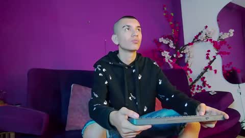 Rowan online show from 09/18/25, 12:18