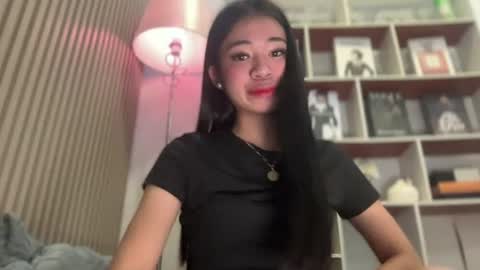 Snapshot of roweena_rodrigo69x chatting on 07/17/26, 08:43 roweena online show from 07/17/26, 08:43