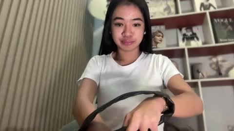 Snapshot of roweena_rodrigo69x chatting on 07/19/26, 06:55 roweena online show from 07/19/26, 06:55