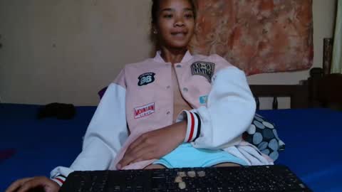 roxanne_98 online show from 02/23/25, 02:40