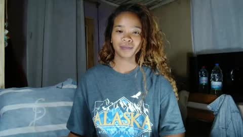 roxanne_98 online show from 04/17/26, 06:00