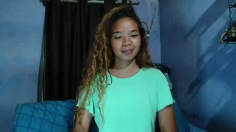 Snapshot of roxanne_98 chatting on 04/29/26, 02:26 roxanne_98 online show from 04/29/26, 02:26