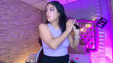roxanne_han online show from 09/18/25, 11:34