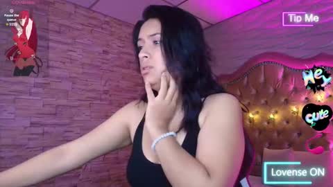 roxanne_han online show from 09/22/25, 11:34