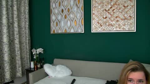 Roxanne online show from 02/22/26, 05:19