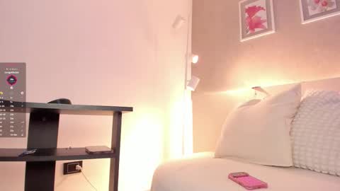 Roxanne Gomez online show from 10/15/25, 12:38