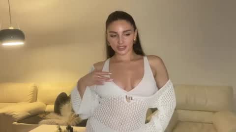 Snapshot of roxellesilvara chatting on 06/26/26, 10:25 Roxy online show from 06/26/26, 10:25