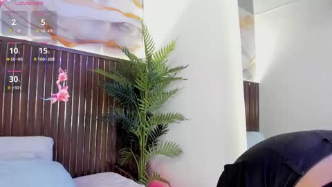 Roxie  online show from 04/18/26, 12:53