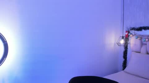 Roxie  online show from 12/21/25, 12:56