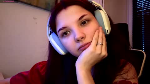 Snapshot of roxiepiurkowski chatting on 04/01/26, 02:36 Hana online show from 04/01/26, 02:36