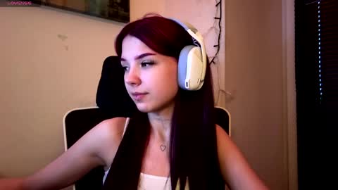 Snapshot of roxiepiurkowski chatting on 04/02/26, 03:09 Hana online show from 04/02/26, 03:09