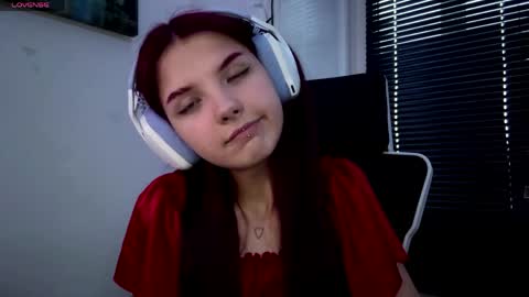 Snapshot of roxiepiurkowski chatting on 04/09/26, 02:55 Hana online show from 04/09/26, 02:55