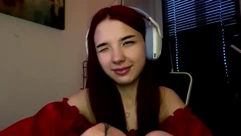 Snapshot of roxiepiurkowski chatting on 04/16/26, 03:35 Hana online show from 04/16/26, 03:35