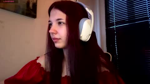 Snapshot of roxiepiurkowski chatting on 04/29/26, 03:27 Hana online show from 04/29/26, 03:27