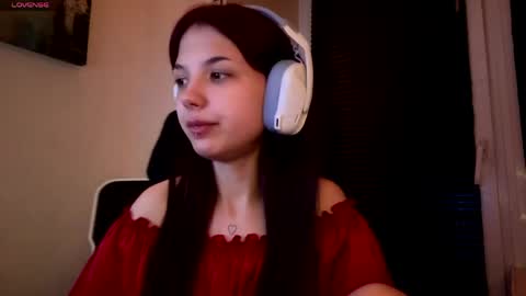 Snapshot of roxiepiurkowski chatting on 04/29/26, 05:30 Hana online show from 04/29/26, 05:30