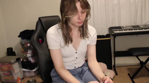 Snapshot of roxiethefox chatting on 09/13/25, 11:48 roxie online show from 09/13/25, 11:48