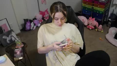 Snapshot of roxiethefox chatting on 09/29/25, 03:50 roxie online show from 09/29/25, 03:50