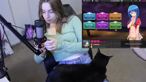 Snapshot of roxiethefox chatting on 10/09/25, 08:40 roxie online show from 10/09/25, 08:40